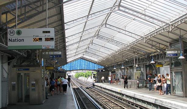 metro bir hakeim