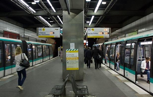 metro esplanade la defense