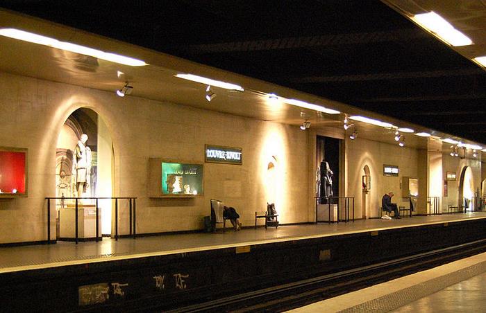 metro-louvre-rivoli